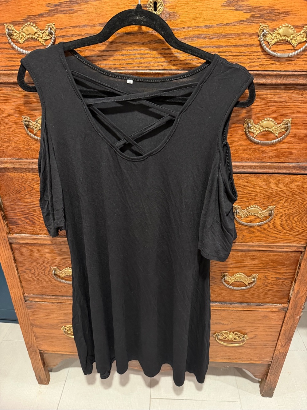 XL Black Cold-Shoulder Crisscross Front Women's Top